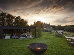 pig harlyn bay outdoor dining